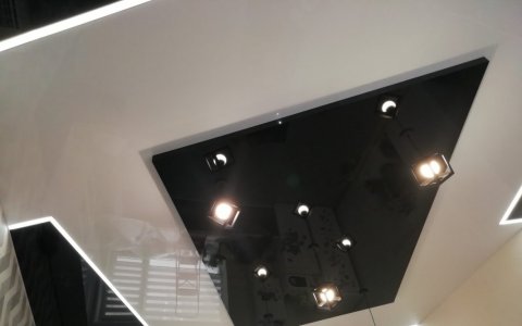 Фото многоуровневого потолка в гостиной