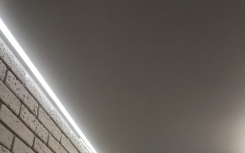 Натяжной потолок с подсветкой в прихожую